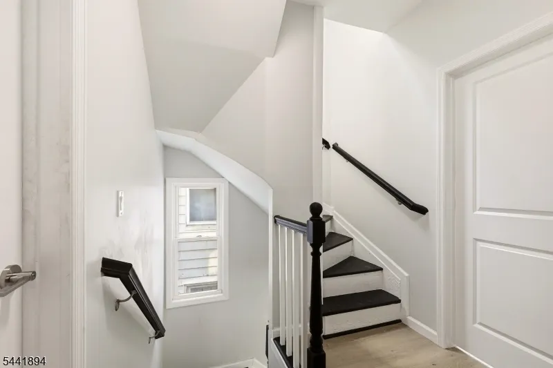 44 Fabyan Pl Newark City, NJ 07108