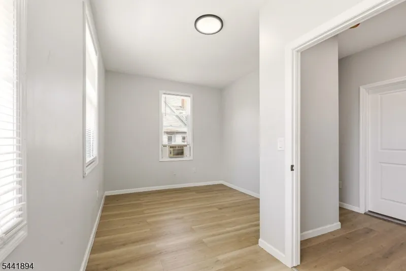 44 Fabyan Pl Newark City, NJ 07108