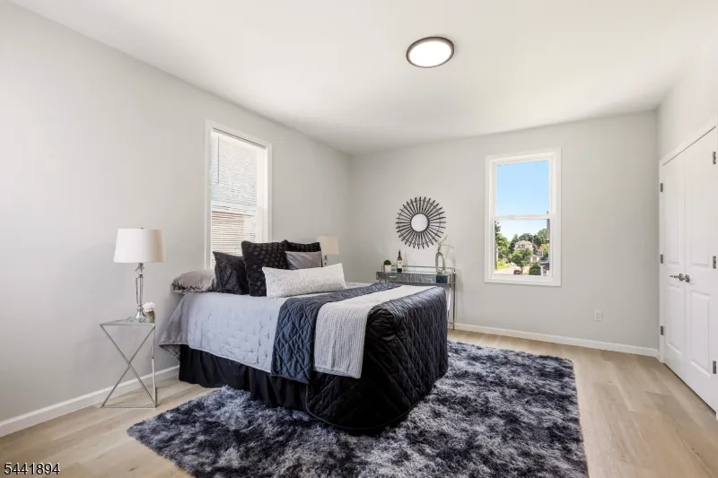 44 Fabyan Pl Newark City, NJ 07108