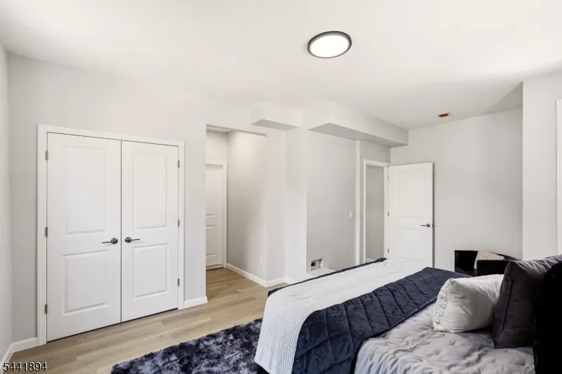 44 Fabyan Pl Newark City, NJ 07108