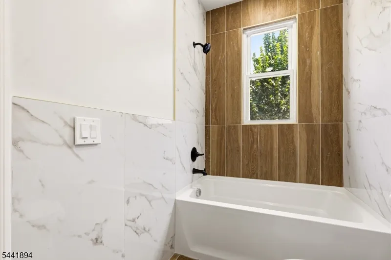 44 Fabyan Pl Newark City, NJ 07108