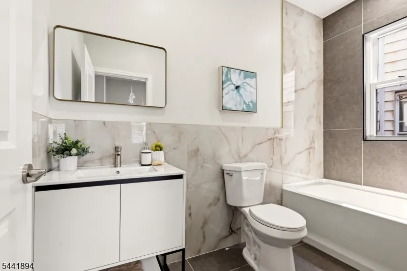 44 Fabyan Pl Newark City, NJ 07108