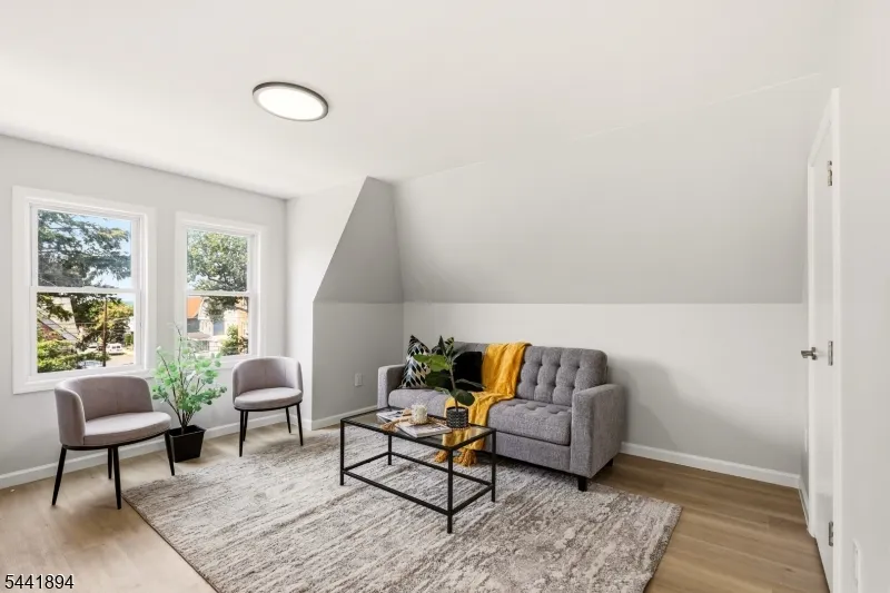 44 Fabyan Pl Newark City, NJ 07108