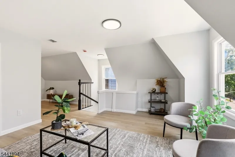 44 Fabyan Pl Newark City, NJ 07108
