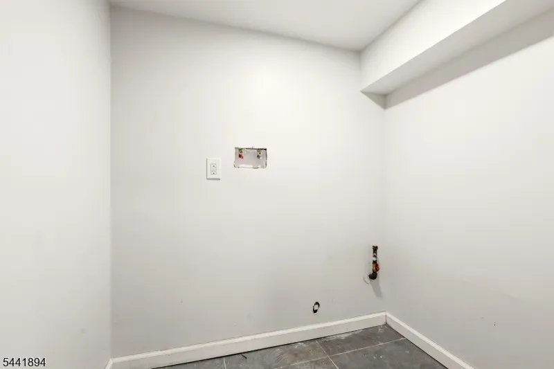 44 Fabyan Pl Newark City, NJ 07108