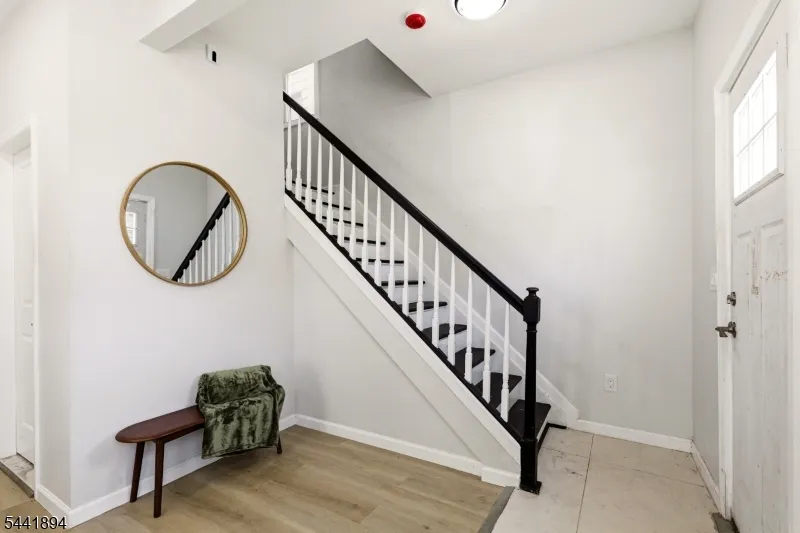 44 Fabyan Pl Newark City, NJ 07108