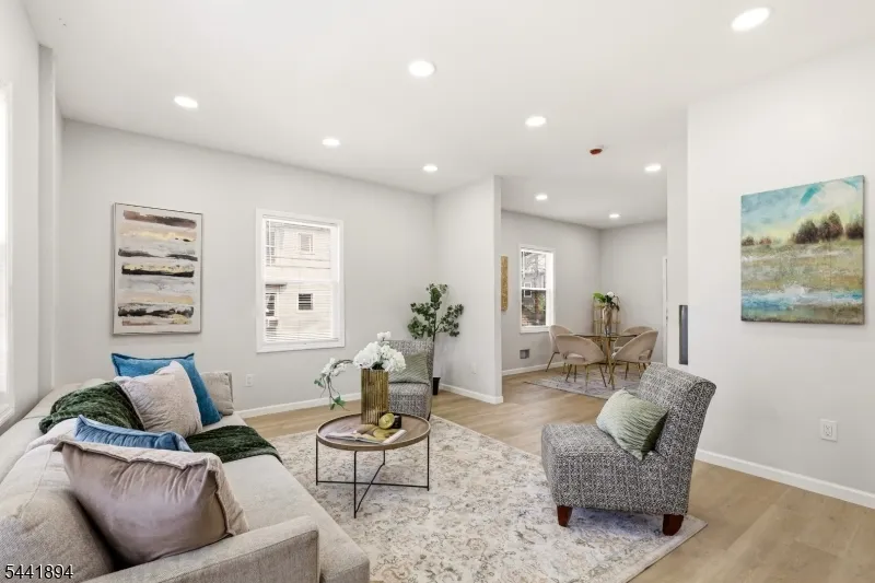 44 Fabyan Pl Newark City, NJ 07108