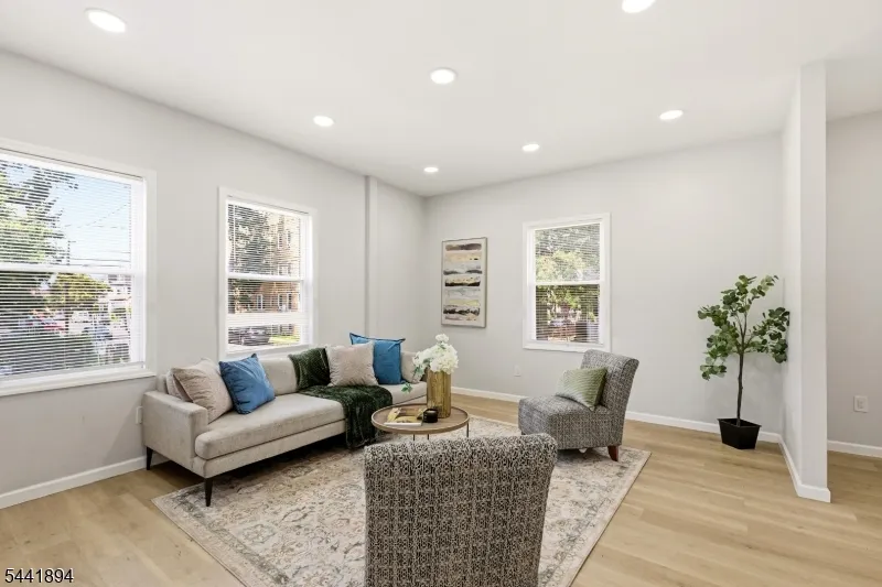 44 Fabyan Pl Newark City, NJ 07108