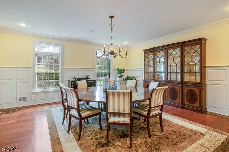 9 Bishops Ln Millburn, NJ 07078