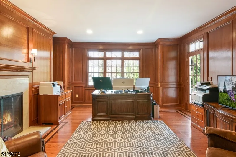 9 Bishops Ln Millburn, NJ 07078