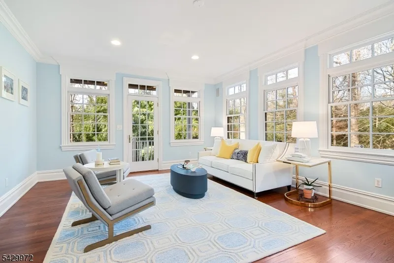 9 Bishops Ln Millburn, NJ 07078