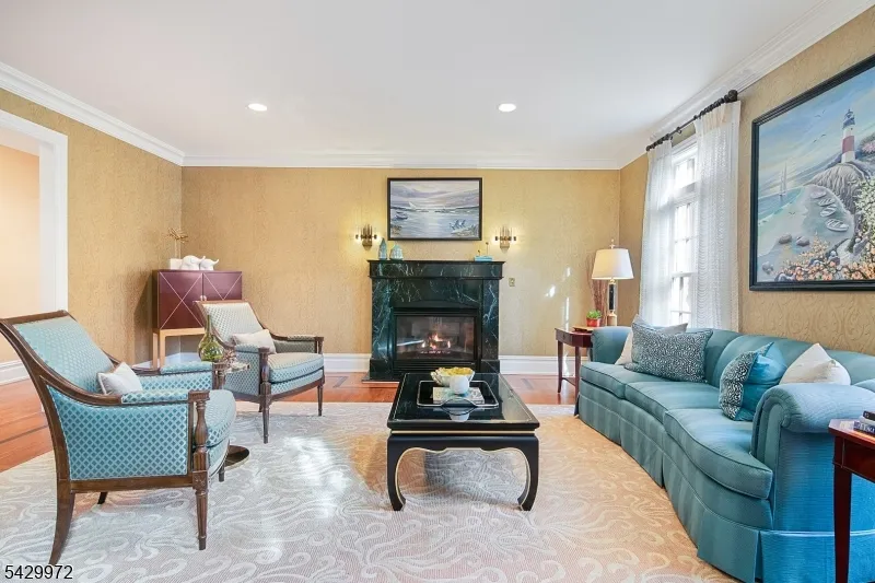 9 Bishops Ln Millburn, NJ 07078