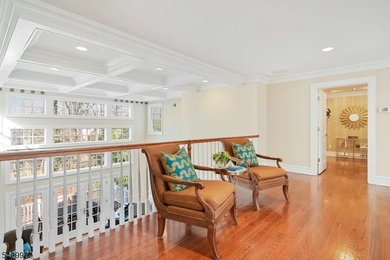 9 Bishops Ln Millburn, NJ 07078
