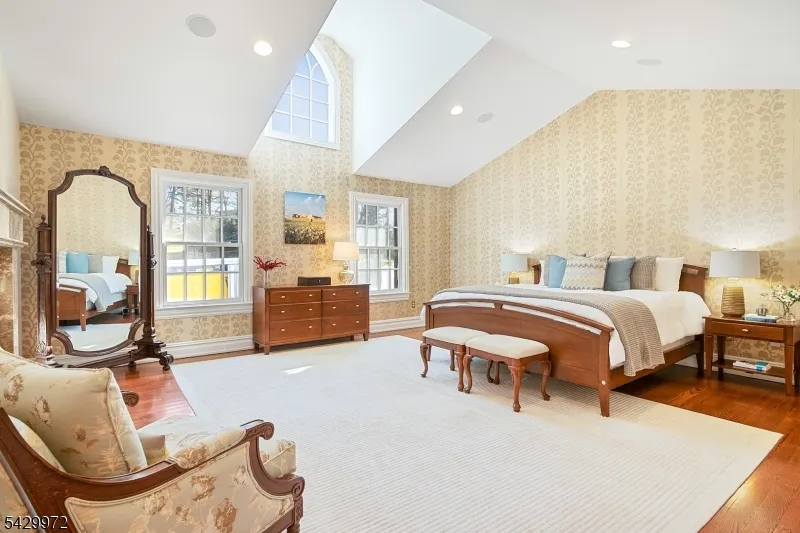 9 Bishops Ln Millburn, NJ 07078