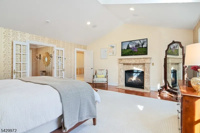 9 Bishops Ln Millburn, NJ 07078