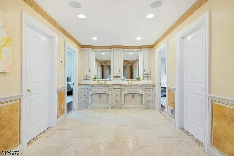 9 Bishops Ln Millburn, NJ 07078
