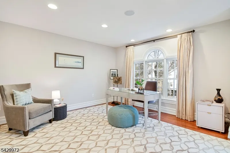 9 Bishops Ln Millburn, NJ 07078