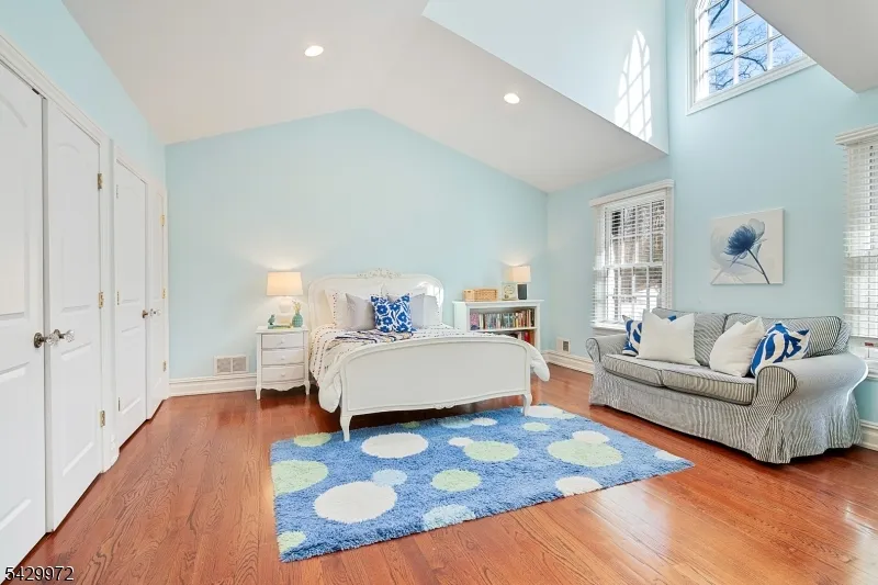 9 Bishops Ln Millburn, NJ 07078