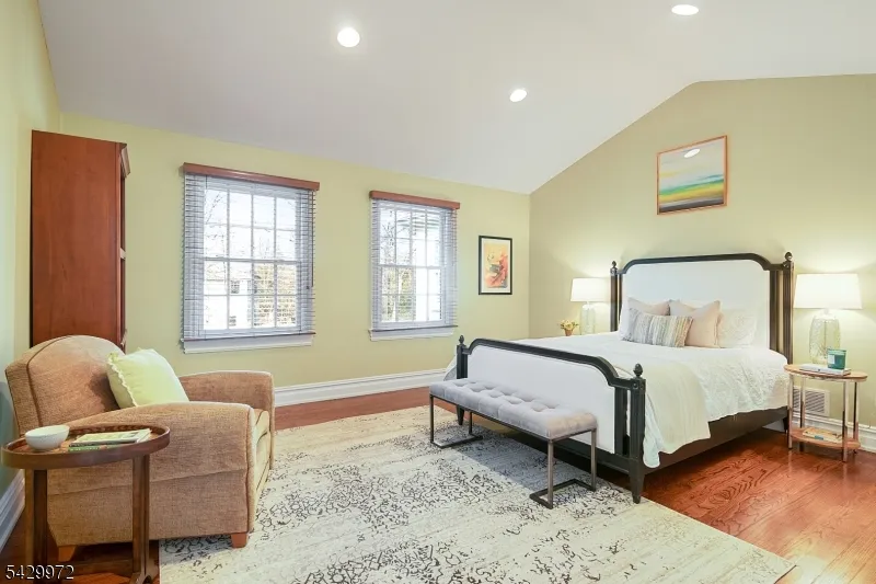 9 Bishops Ln Millburn, NJ 07078