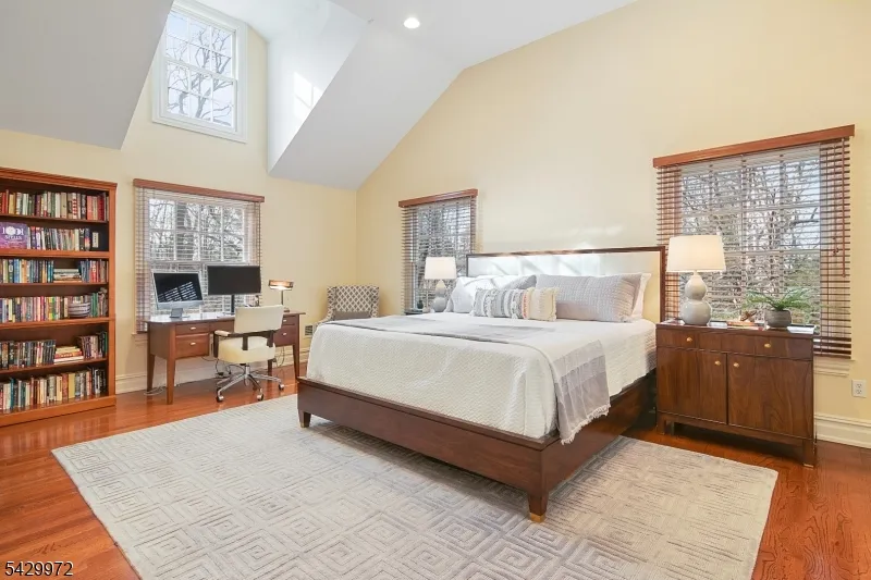 9 Bishops Ln Millburn, NJ 07078