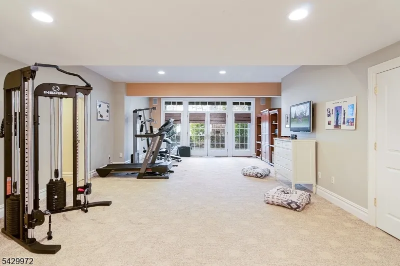 9 Bishops Ln Millburn, NJ 07078