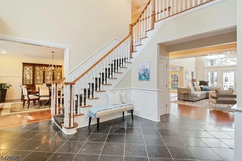 9 Bishops Ln Millburn, NJ 07078
