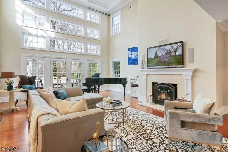 9 Bishops Ln Millburn, NJ 07078
