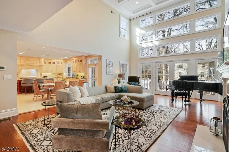 9 Bishops Ln Millburn, NJ 07078