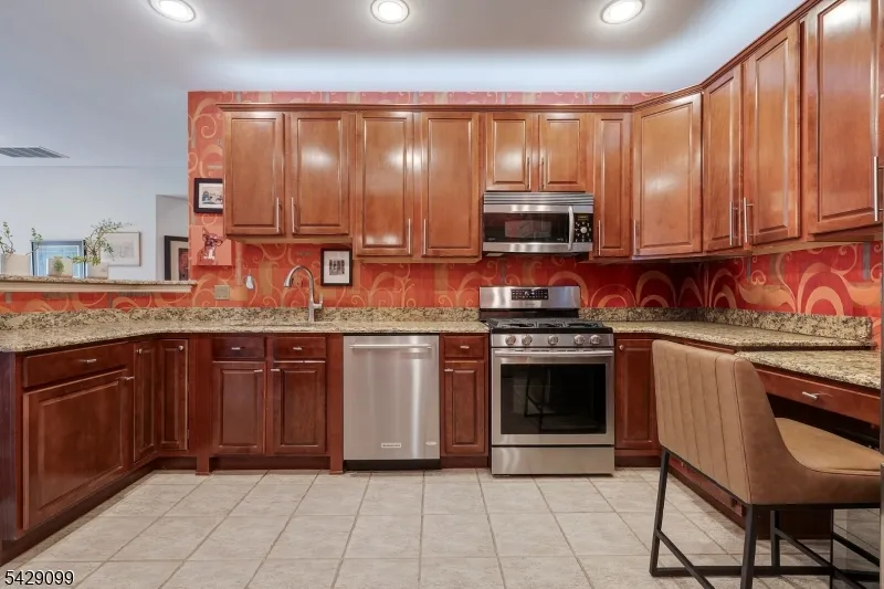 10402 Warrens Way #402 Unit 402 Wanaque, NJ 07465