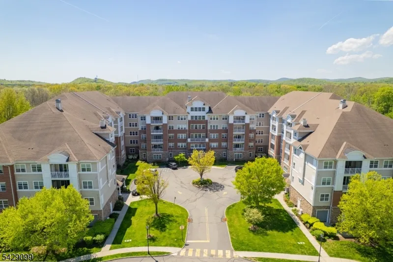 10402 Warrens Way #402 Unit 402 Wanaque, NJ 07465