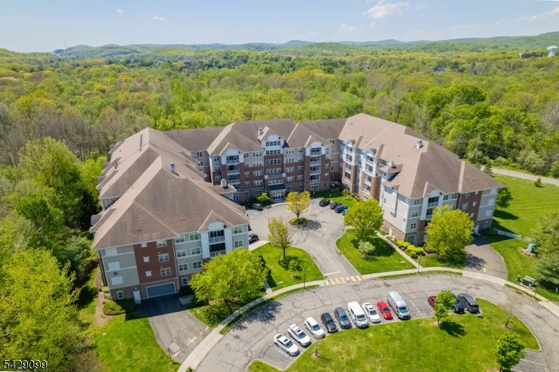 10402 Warrens Way #402 Unit 402 Wanaque, NJ 07465