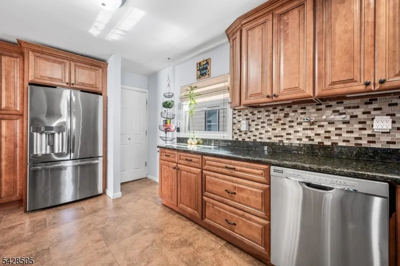 333 Amon Ter Linden City, NJ 07036