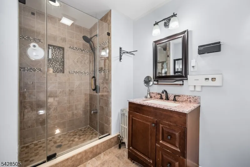 333 Amon Ter Linden City, NJ 07036