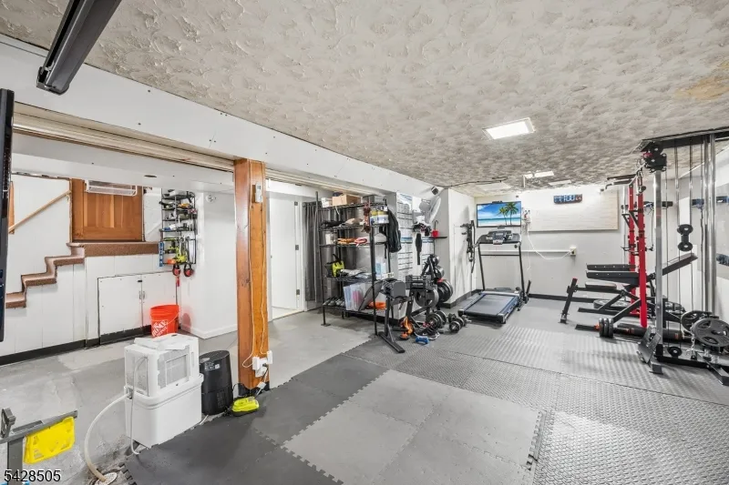 333 Amon Ter Linden City, NJ 07036