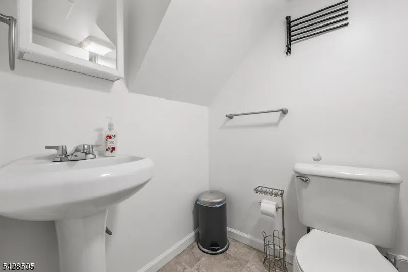333 Amon Ter Linden City, NJ 07036
