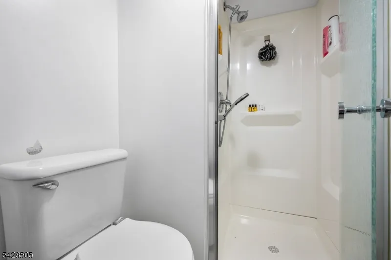 333 Amon Ter Linden City, NJ 07036