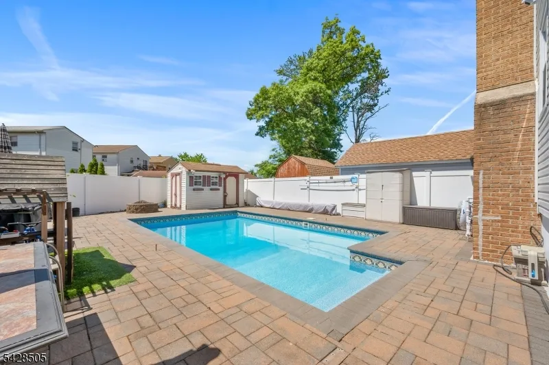 333 Amon Ter Linden City, NJ 07036