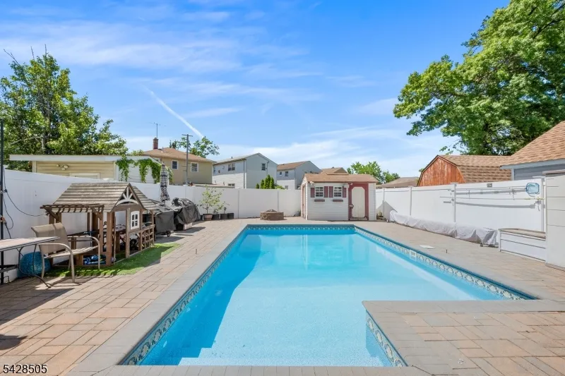 333 Amon Ter Linden City, NJ 07036