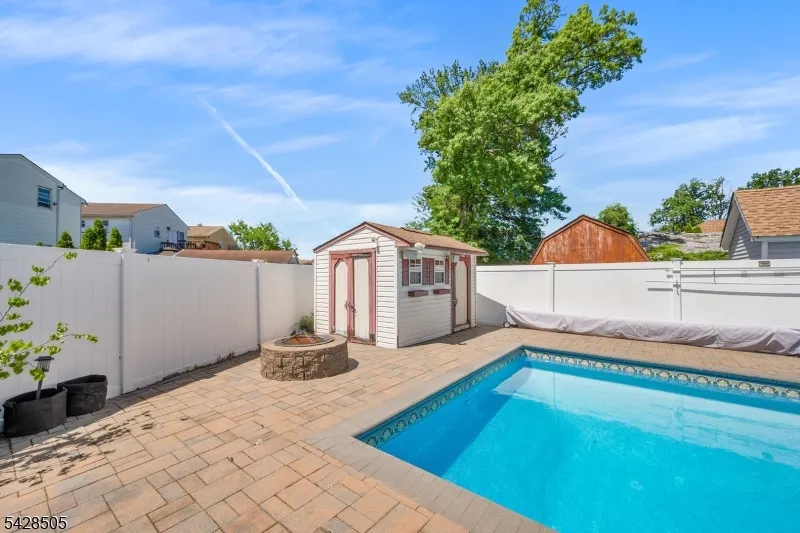 333 Amon Ter Linden City, NJ 07036