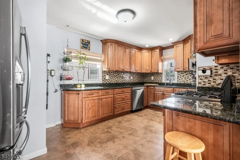 333 Amon Ter Linden City, NJ 07036