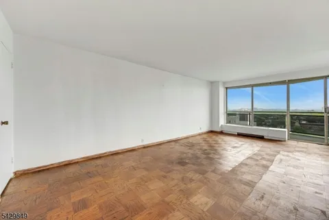 2077 Center Ave #20C Unit 20C