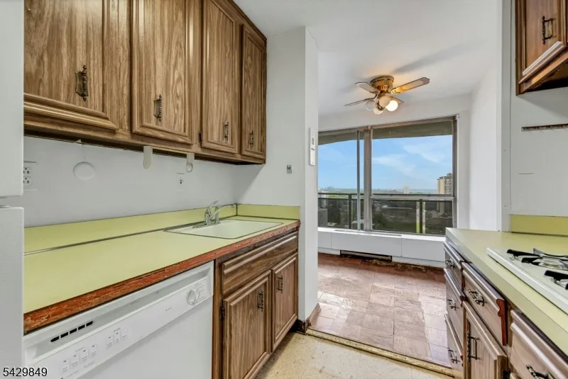 2077 Center Ave #20C Unit 20C Fort Lee, NJ 07024