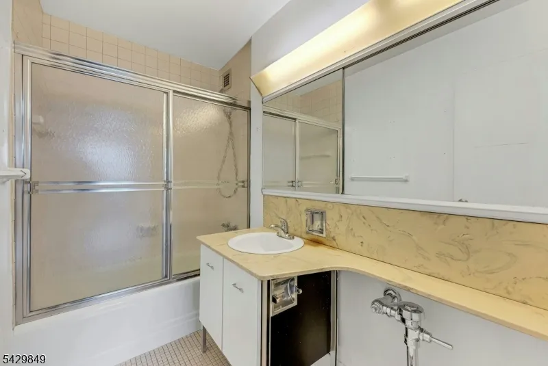 2077 Center Ave #20C Unit 20C Fort Lee, NJ 07024