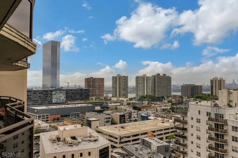 2077 Center Ave #20C Unit 20C Fort Lee, NJ 07024