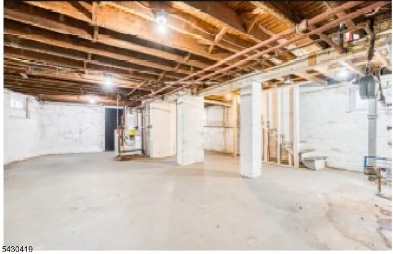 191 Smith St Newark City, NJ 07106
