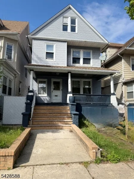 52 Clifford St East Orange City, NJ 07018