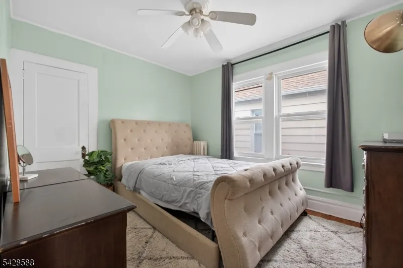 52 Clifford St East Orange City, NJ 07018
