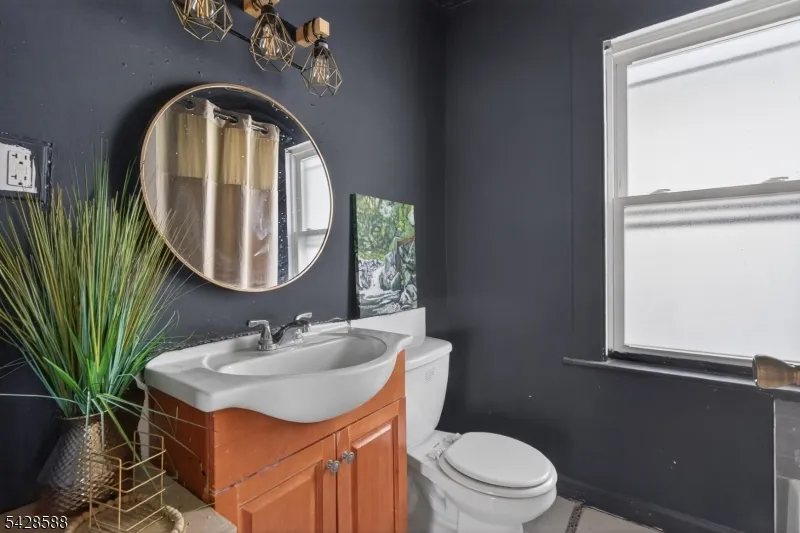 52 Clifford St East Orange City, NJ 07018
