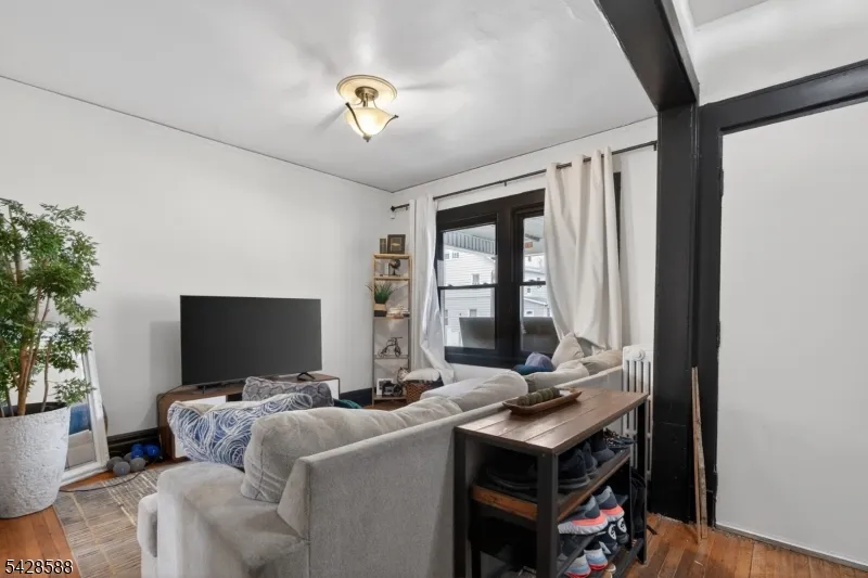 52 Clifford St East Orange City, NJ 07018