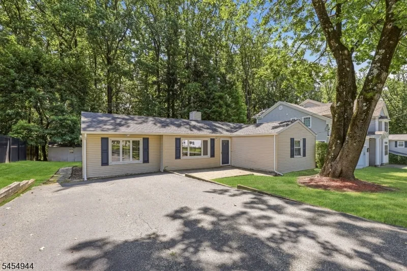 51 Memory Ln Denville, NJ 07834